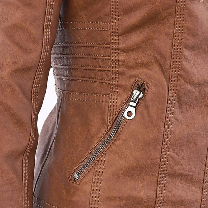 Giacca moderna in pelle con cappuccio